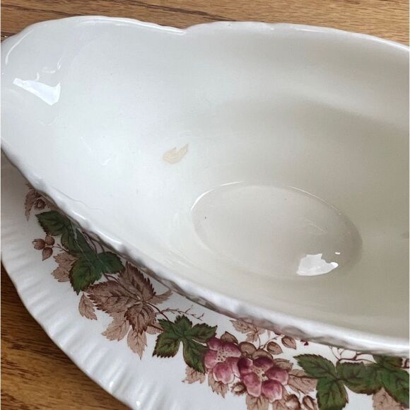 Vintage Wedgewood Wildbriar Gravy Sauce Boat With Attached Plate Barlaston - Picture 11 of 12